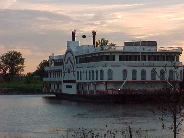 Riverside, MO: Another view of the Argosy Boat