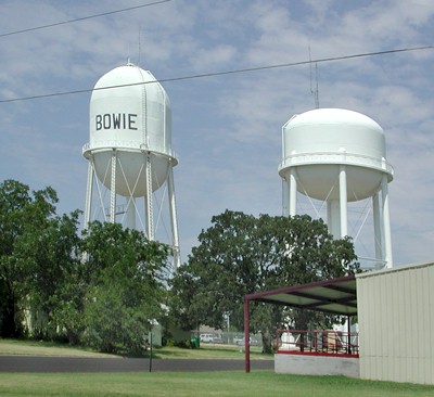 Bowie, TX: Bowie Water Towers (Hot & Cold?)