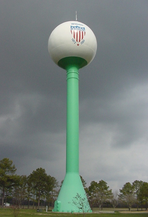 Wilson, NC: Water tower on the Wedgewood Municipal Golf Course