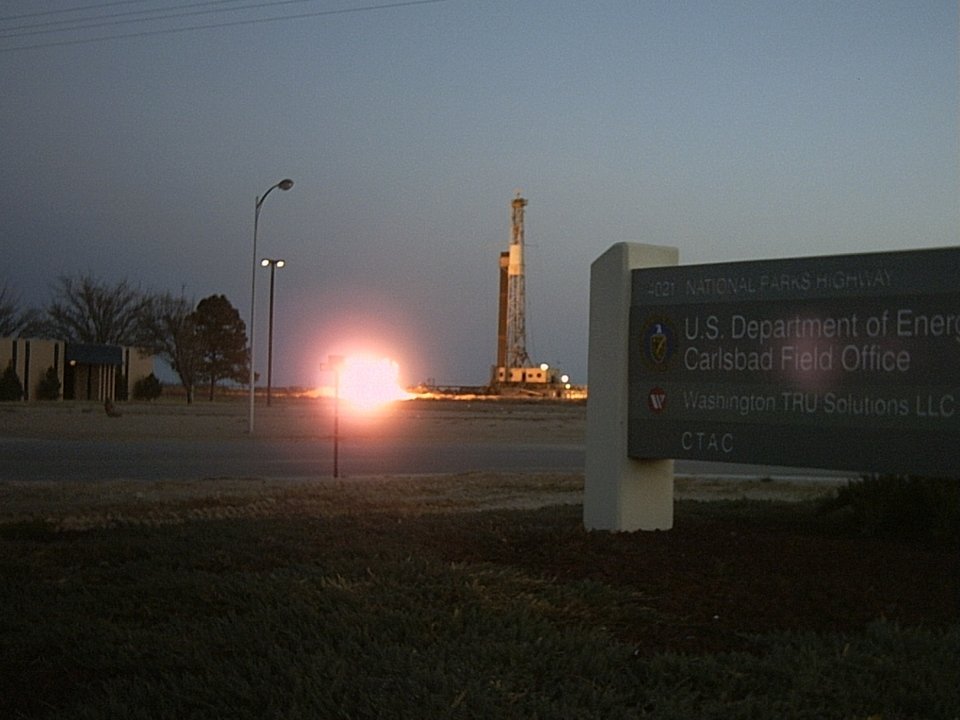Carlsbad, NM : Oil drilling within city limits