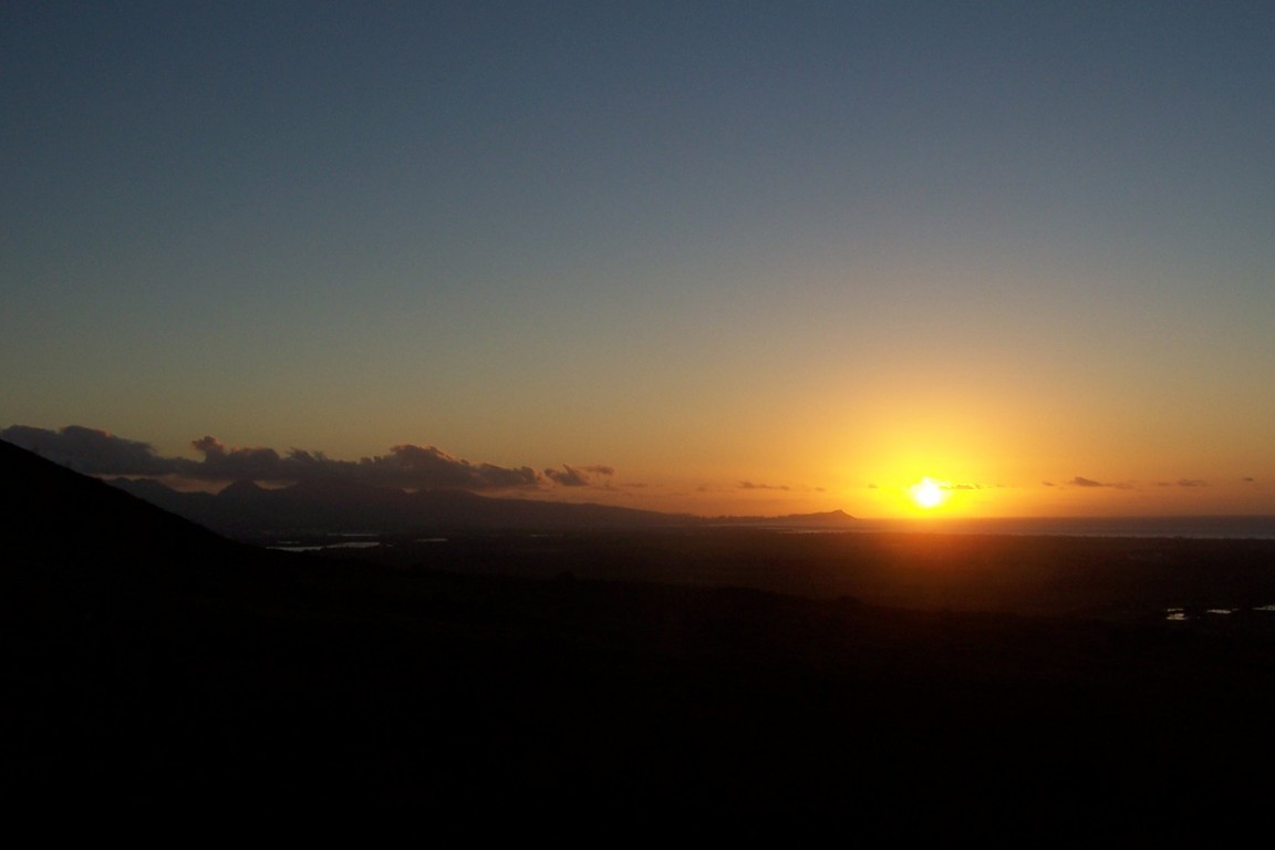 Makakilo City, HI : SUNRISE OVER DIAMOND HEAD FROM MAKAKILO