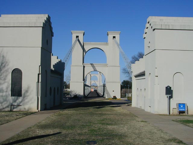 Waco, TX : Historic Suspension Bridge