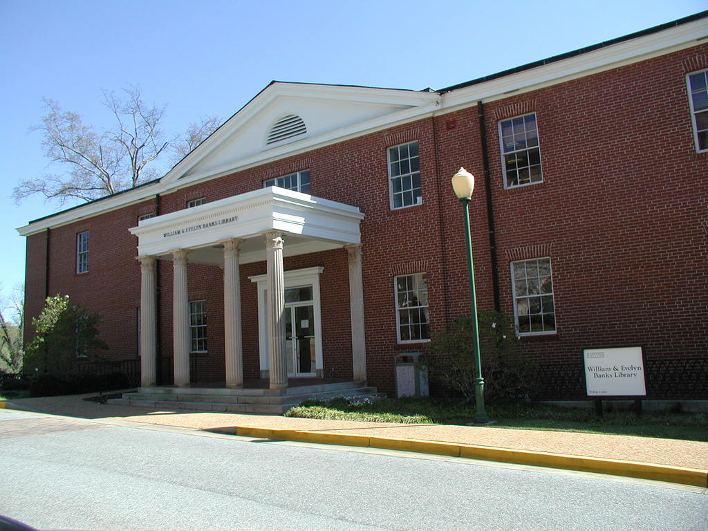 LaGrange, GA: LaGrange College Banks Library