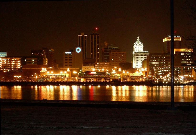 Peoria, IL: Peoria's skyline at night