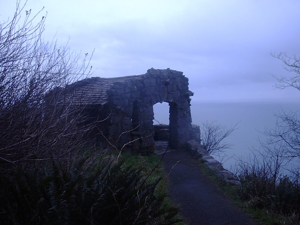 Yachats, OR: Stone shelter at the top of Cape Perpetua