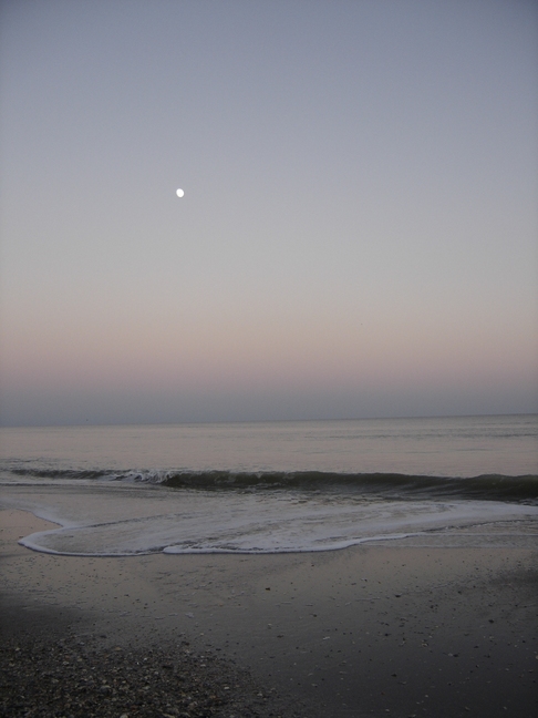Ocean Isle Beach, NC: Moon Over Ocean Isle Beach