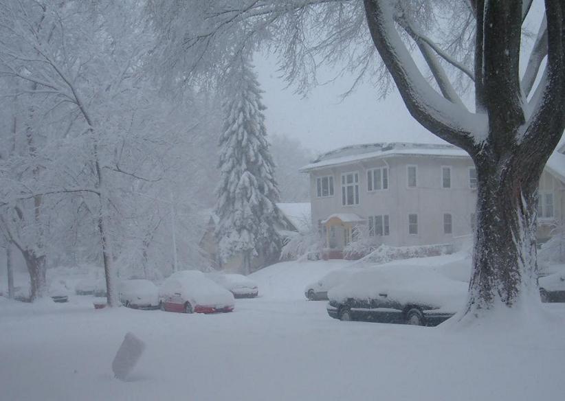 Minneapolis, MN: March snowstorm
