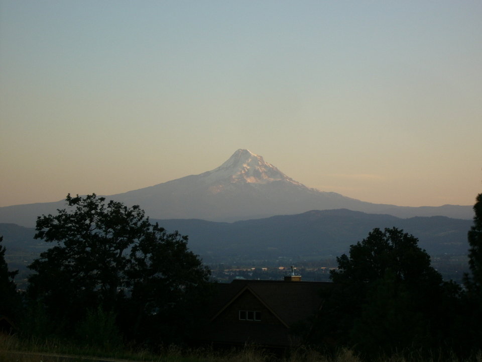Hood River, OR : Looking at Hood River