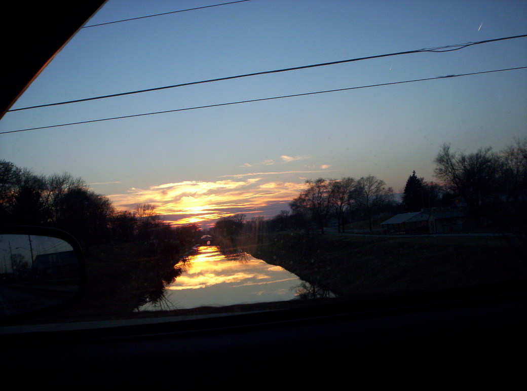 Colona, IL: sunsent on the canal