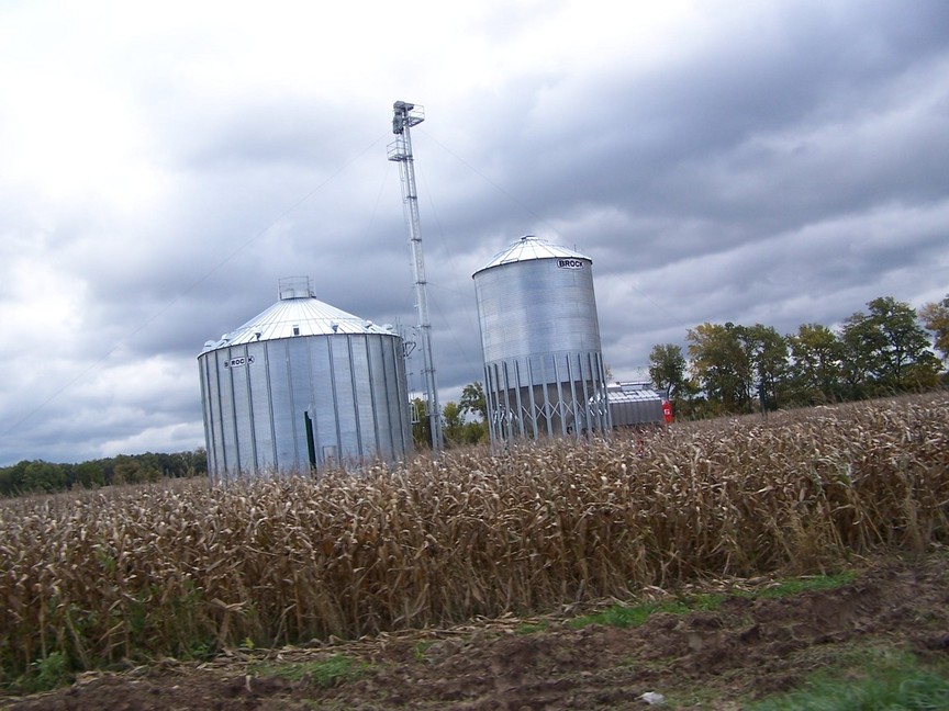 Medina, NY : Outskirts of town: Robert`s Farm Corn Dryer on Salt Rd.
