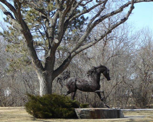 Bismarck, ND: A iron crafted horse located on the capital grounds.