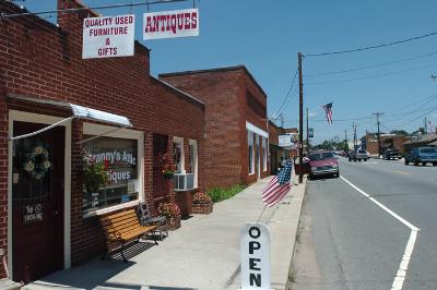 Walnut Cove, NC: This is our small town of Walnut Cove,N.C.
