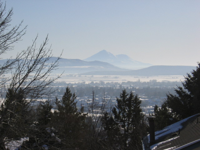 Klamath Falls, OR: Picture of Mt. Shasta as seen from Kimberly Dr. in Klamath Falls.