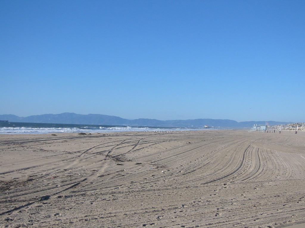 Hermosa Beach, CA : View North to Santa Monica Mountains from Hermosa
