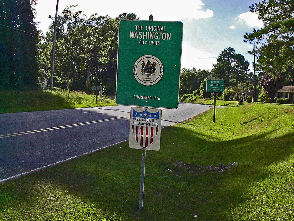 Washington, NC : At city edge