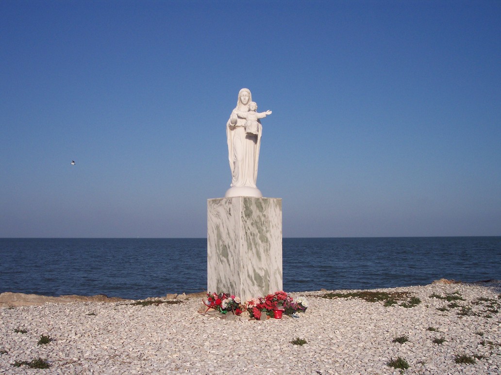 Fulton, TX : Statue on the