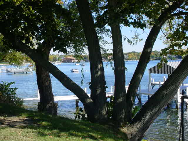 Lake Geneva, WI : Walking around the lake in Lake Geneva, Wisconsin
