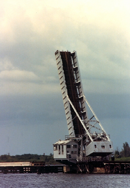 Bradenton, FL : Railroad Lift Bridge over the Manatee River, Bradenton, FL