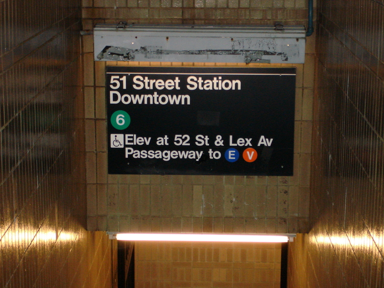 new york city subway. New York, NY : subway staion