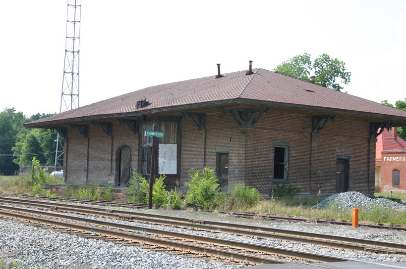 Toomsboro, GA Vacant Railroad Depot Building photo, picture, image