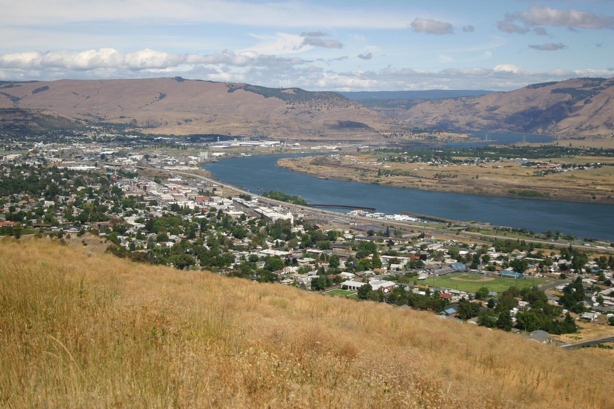 City of The Dalles, OR: Looking at the Dalles from the eastern side