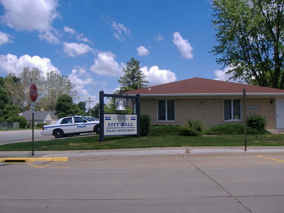 Eldridge, IA: City Hall and Police station