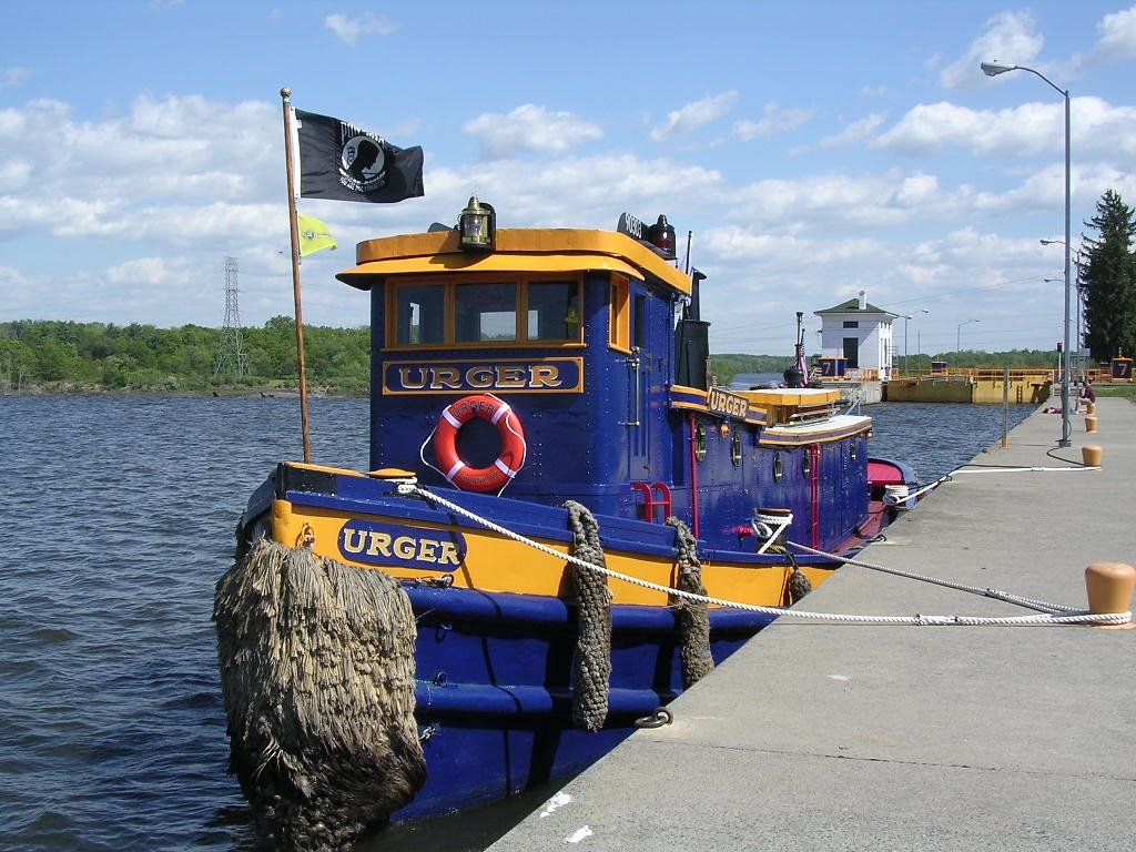 Niskayuna, NY : The Tugboat Urger at Erie Canal Lock 7 in Niskayuna