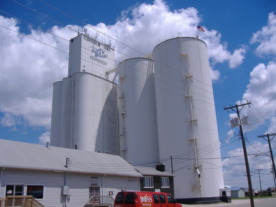 Eldridge, IA: River Valley Grain Storage downtown