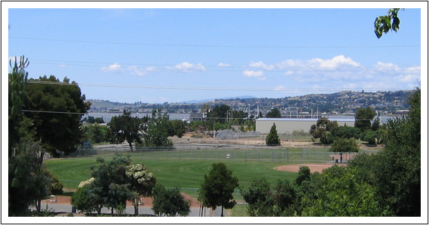 Martinez, CA: Martinez Waterfront Park as viewed from Escobar Street