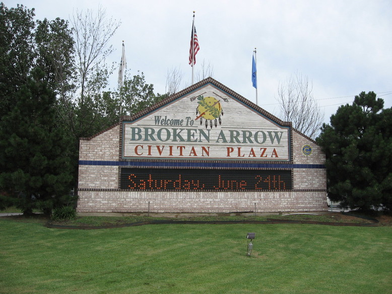 Broken Arrow, OK: Kenosha and Elm Street ,Corner City Sign.