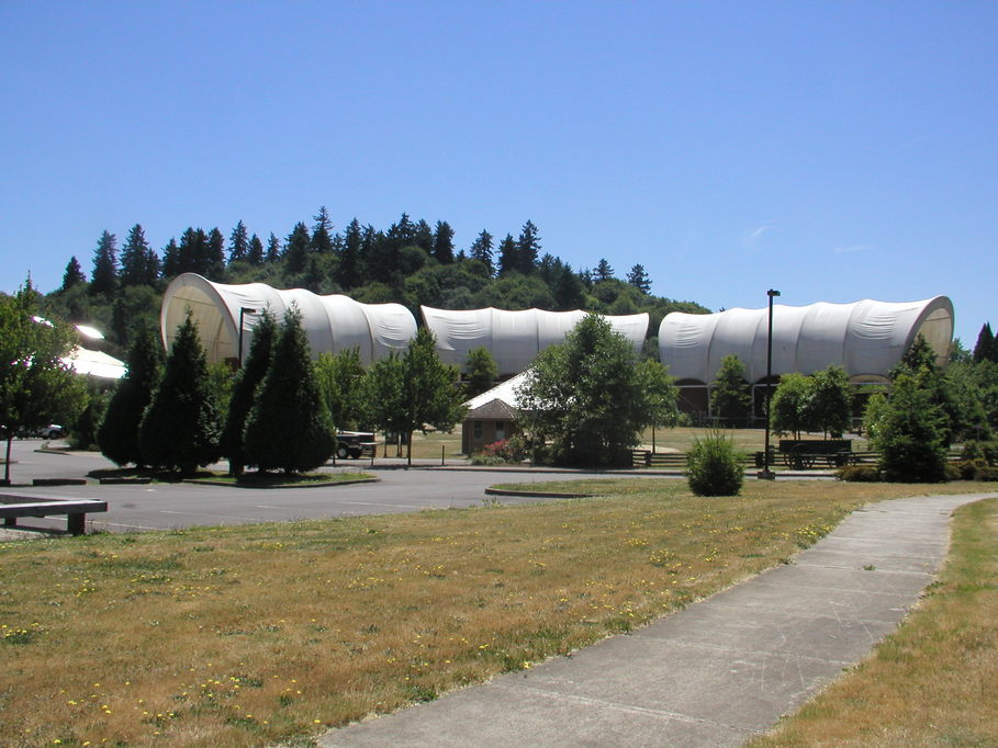 Oregon City, OR: Interpretive Center with bonnets