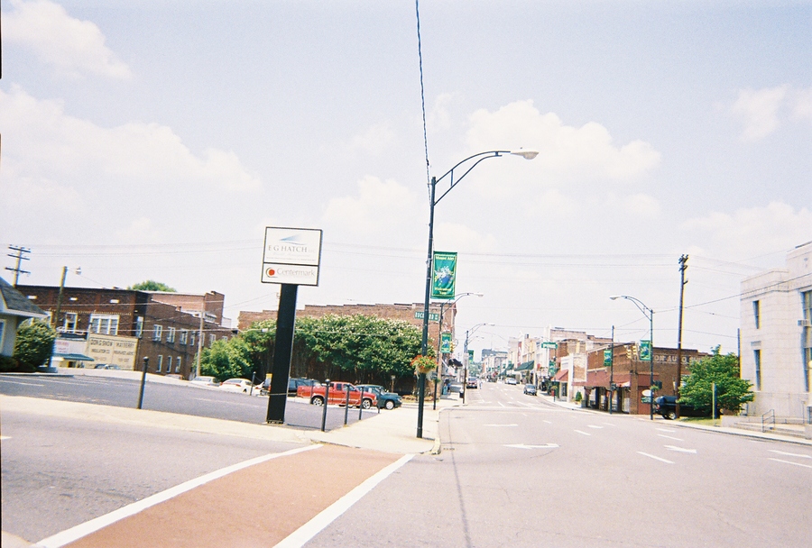 Mount Airy, NC : Mount Airy, NC  -  N Main St Heading South. Main St Is A One Way Street From North To South.
