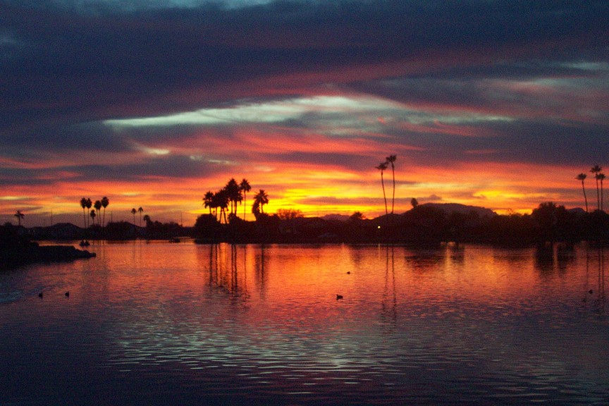 Arizona City, AZ: Paradise Lake sunset in Arizona City