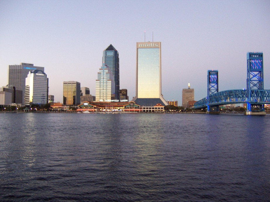 Jacksonville, FL: Jacksonville skyline at dusk