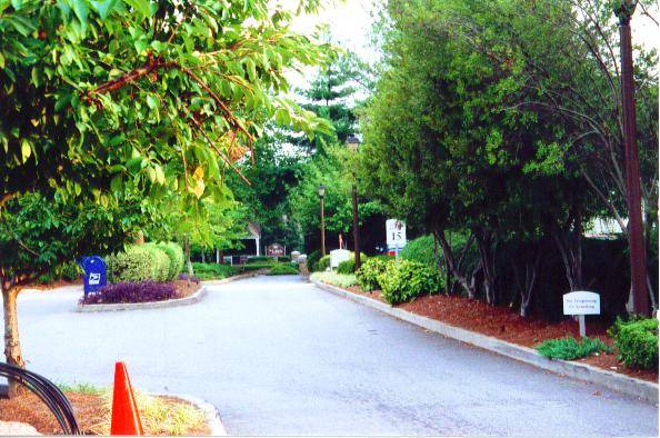 Vinings, GA: entrance to apartment complex