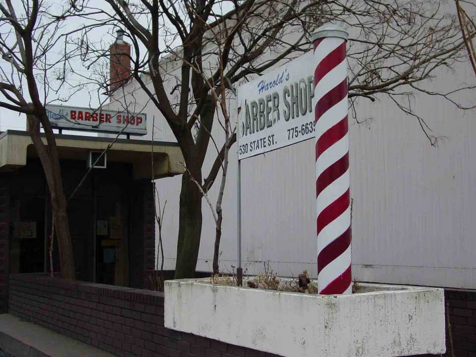 Augusta, KS: Harold's Barber Shop