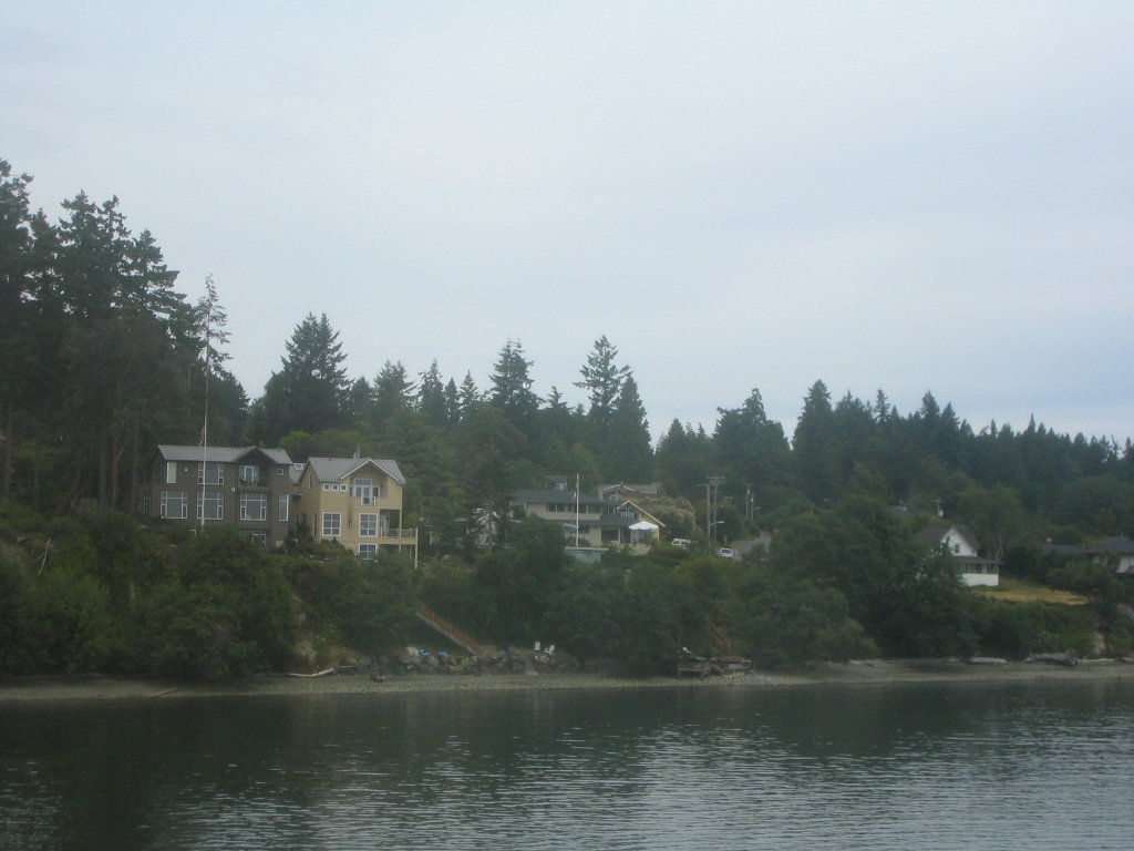 Bainbridge Island, WA: Bainbridge Island, WA coastline taken from the ferry - July 2006