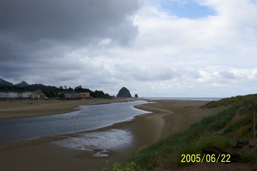 Cannon Beach, OR : north end of town looking south