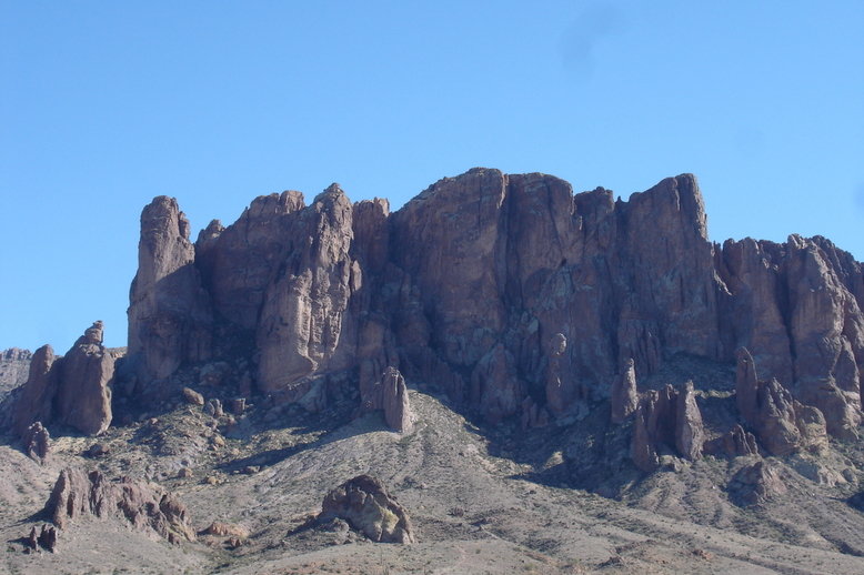 Apache Junction, AZ : Superstition Mountain near Apache Junction, AZ