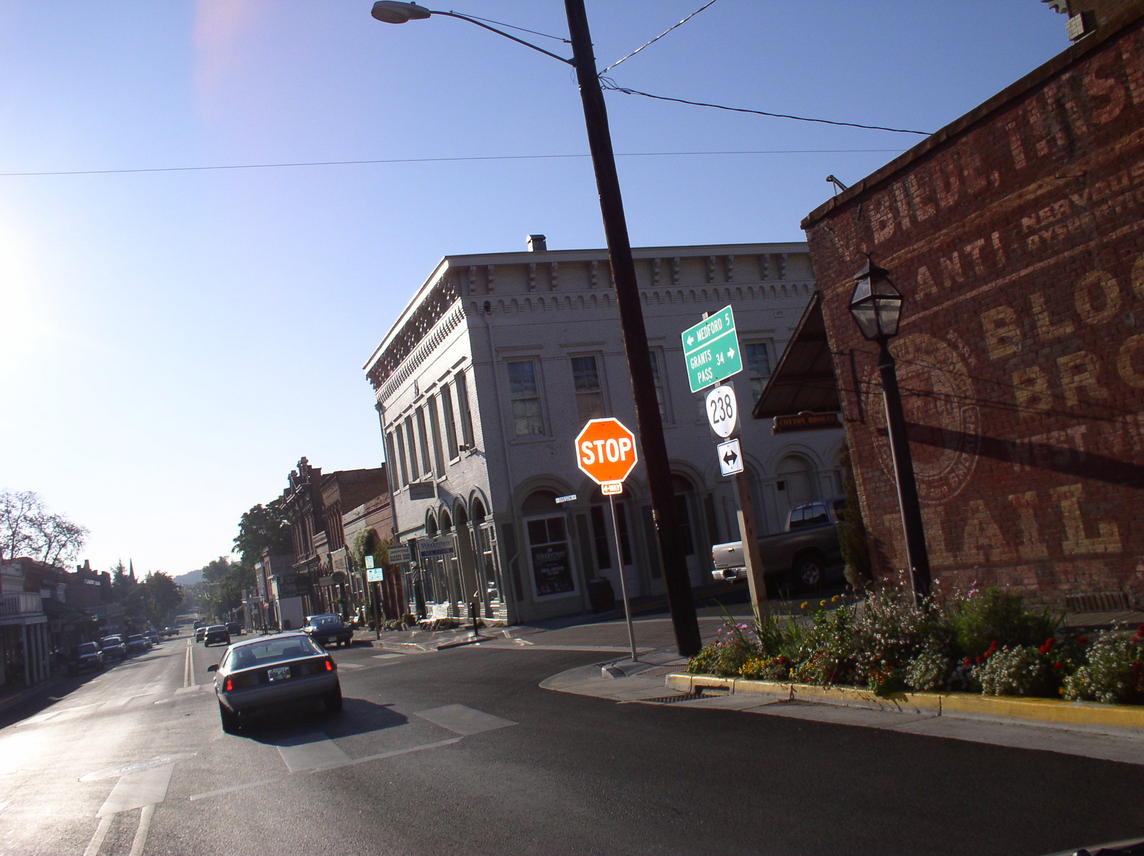 Jacksonville, OR : Historic Downtown in the Early Morning 