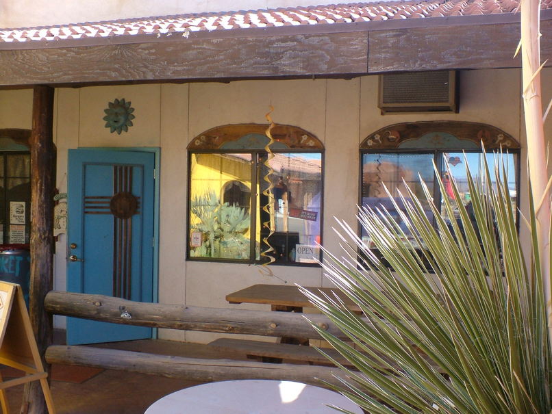 Columbus, NM : restaurant courtyard#2