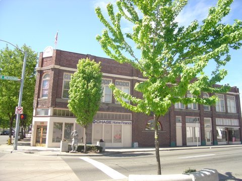 Puyallup, WA : Bank Downtown