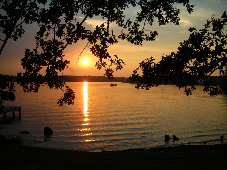 Crossville, TN: Sunset on Lake Tansi