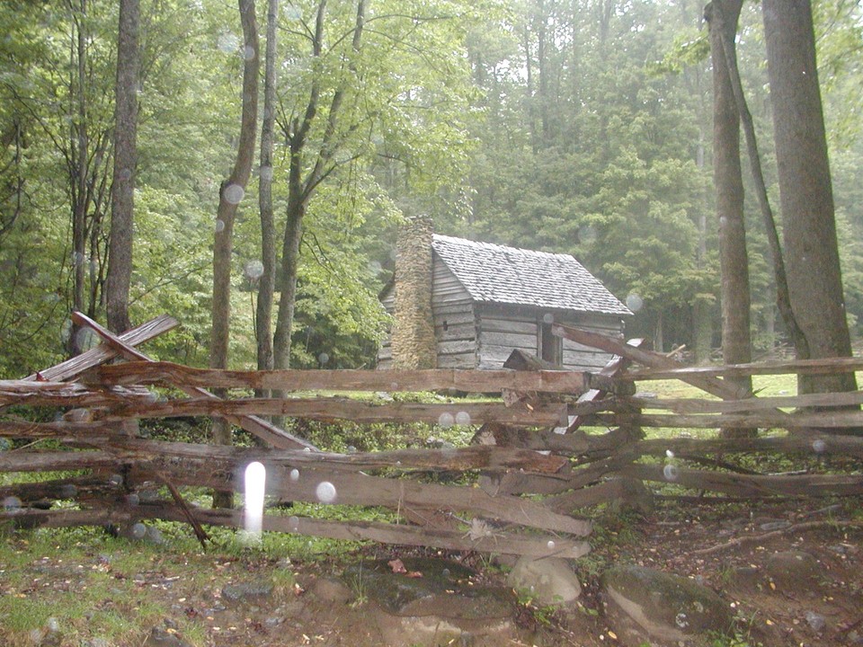 Gatlinburg, TN : OLD BARN 