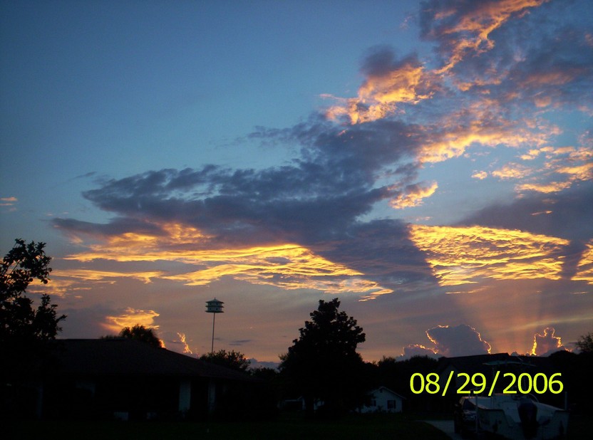 Clermont, FL: Enesto left us a breathtaking sunset