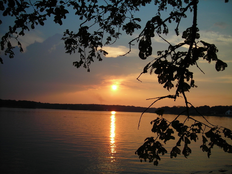 Lake Tansi, TN : Across Lake Tansi in the afternoon