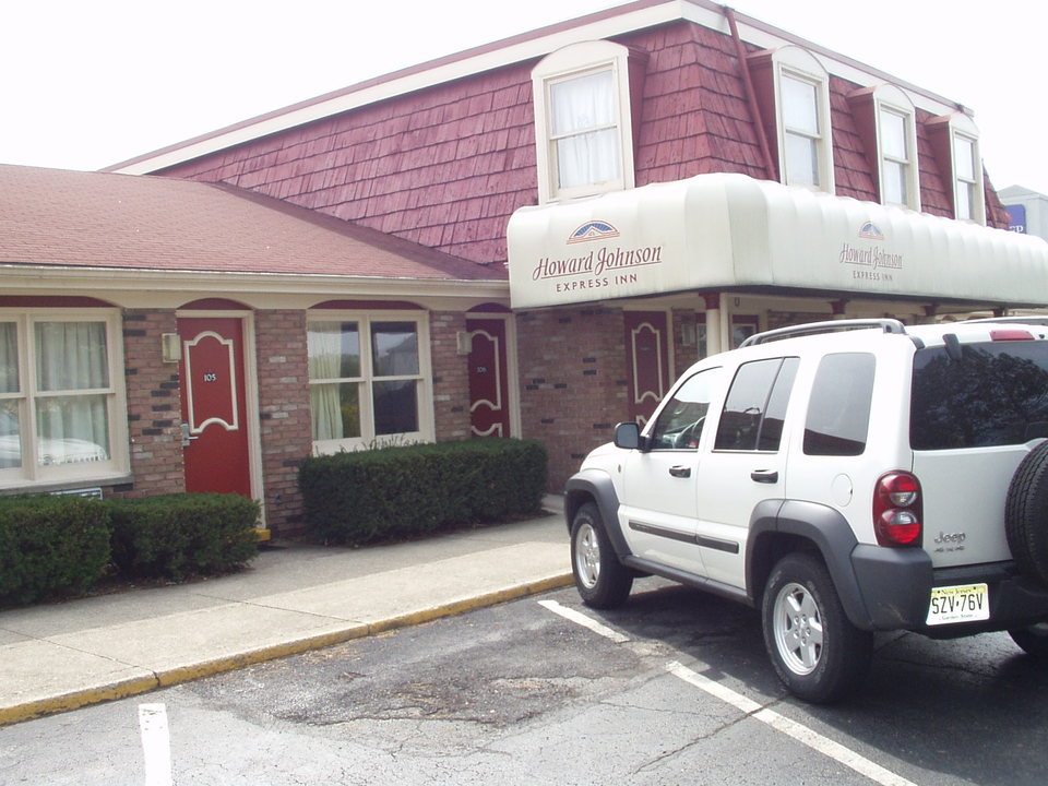 Brunswick, OH : Very nice small Howard Johnson in 2006