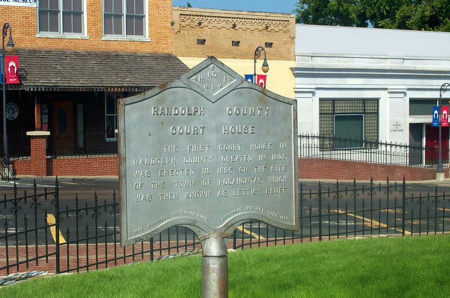Pocahontas, AR: Old Randolph County Courthouse historic marker