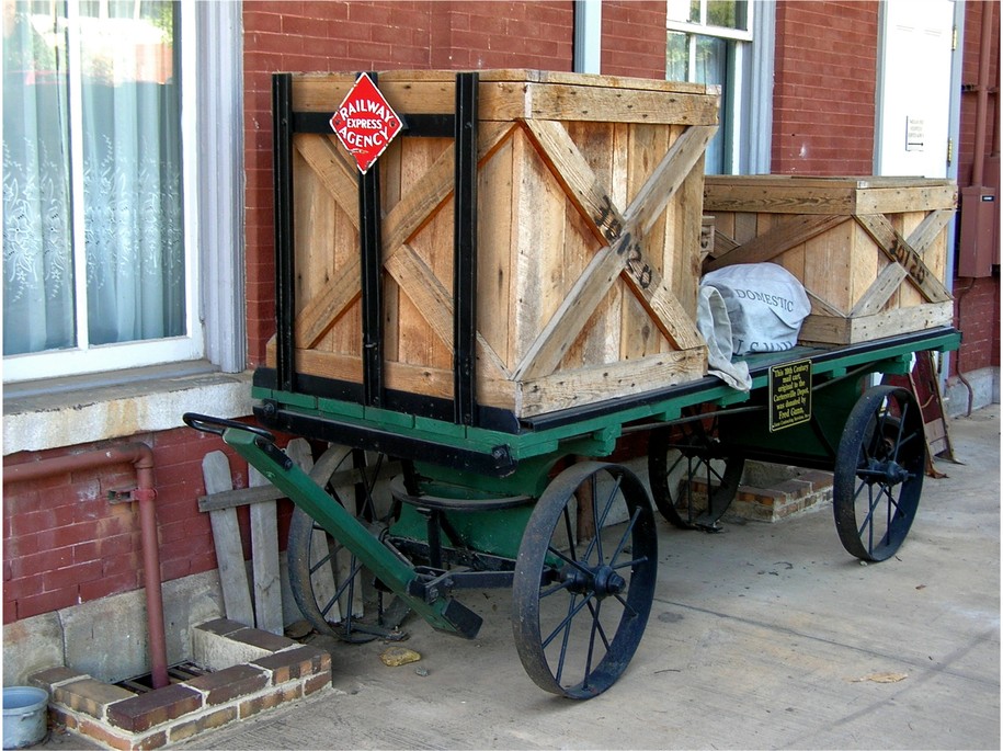 Cartersville, GA : Cart at the Depot