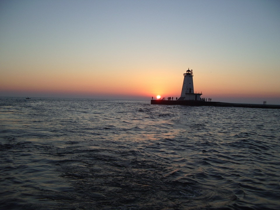 Ludington, MI: Red Sunset is so beautiful to have to come see!!